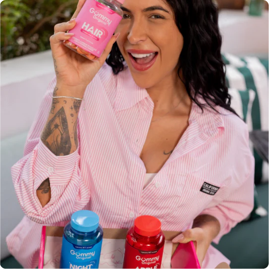 Modelo com produtos Gummy